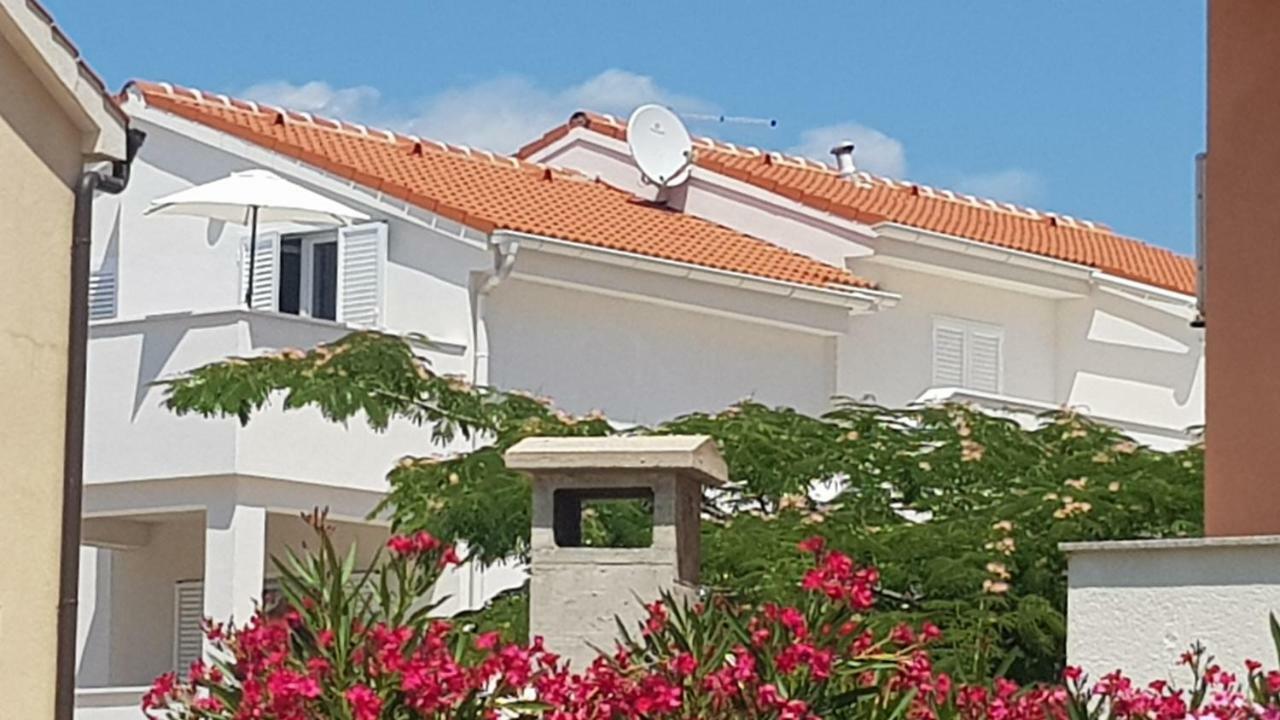 נובליה Apartments Frado מראה חיצוני תמונה